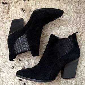 Donald J. Pliner Vale Black Suede Leather Heeled Pull On Boots